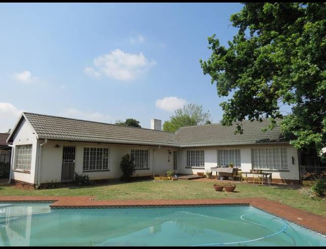 3 BEDROOM HOUSE FOR SALE IN GERMISTON CENTRAL